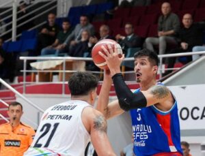 Anadolu Efes, ABD’li basketbolcu Willis ile yollarını ayırdı