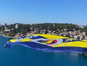 Fenerbahçe Beko’nun bayrakları köprüleri süsledi