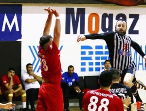 Hentbolda Beşiktaş Mogaz hegemonyası sürüyor
