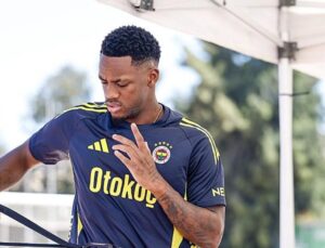 Jhon Duran Fenerbahçe formayla ilk antrenmanına çıktı