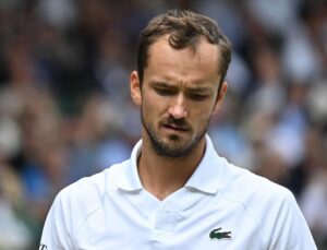 Medvedev, Tsitsipas ve Rune Wimbledon’a İlk Turda Veda Etti