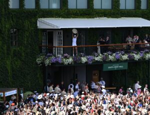 "Hayalini Bile Kurmamıştım": Swiatek, 'Double Bagel' ile Wimbledon Zaferine Ulaştı