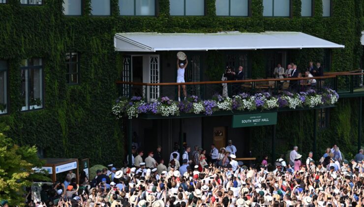"Hayalini Bile Kurmamıştım": Swiatek, 'Double Bagel' ile Wimbledon Zaferine Ulaştı