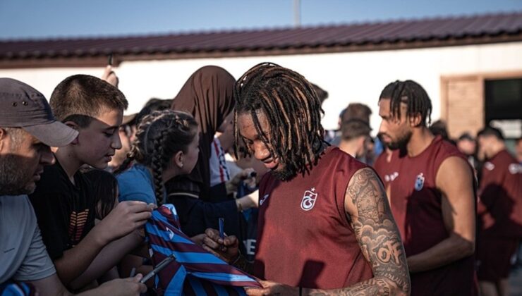 Trabzonspor’da futbolcular Erzurum’da taraftarla buluştu