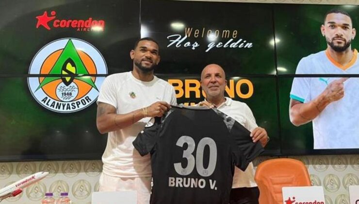 Alanyaspor’un 4 yeni transferi için imza töreni düzenlendi!