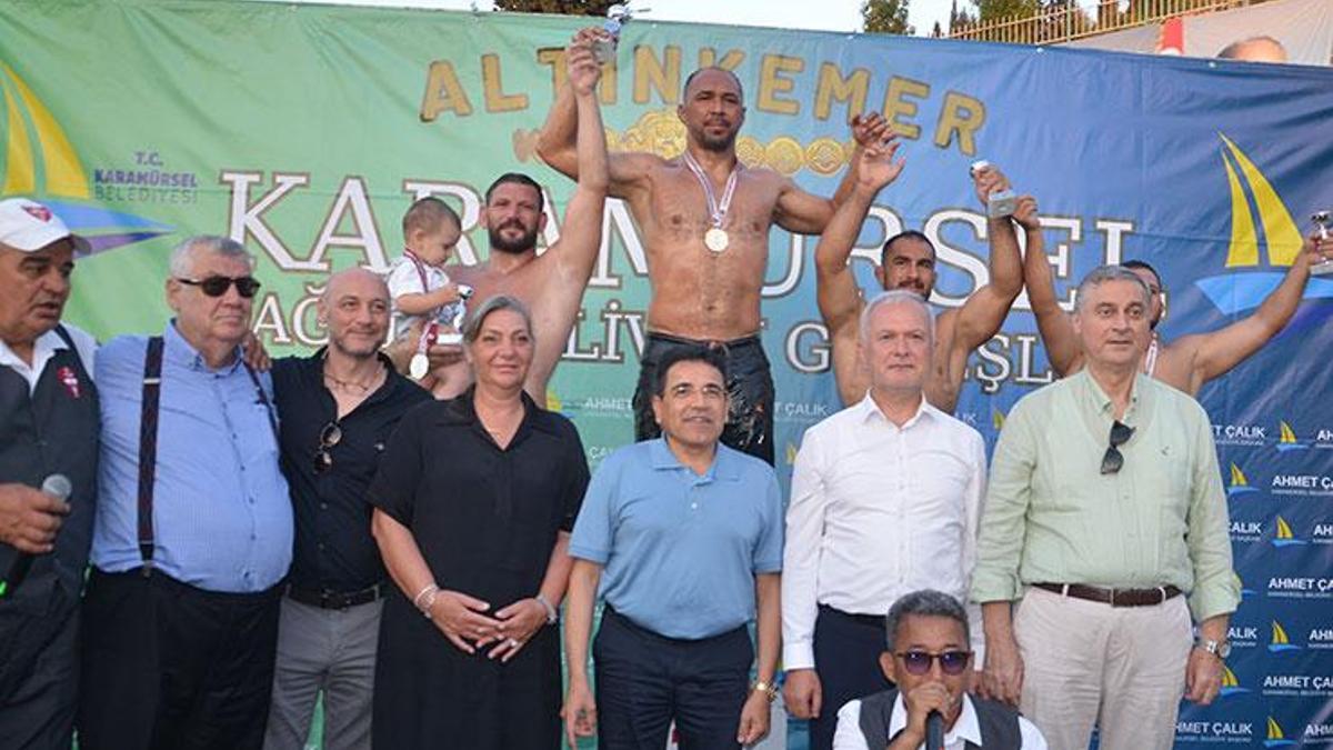 Ali Gürbüz Karamürsel Yağlı Pehlivan Güreşleri’nde başpehlivan oldu