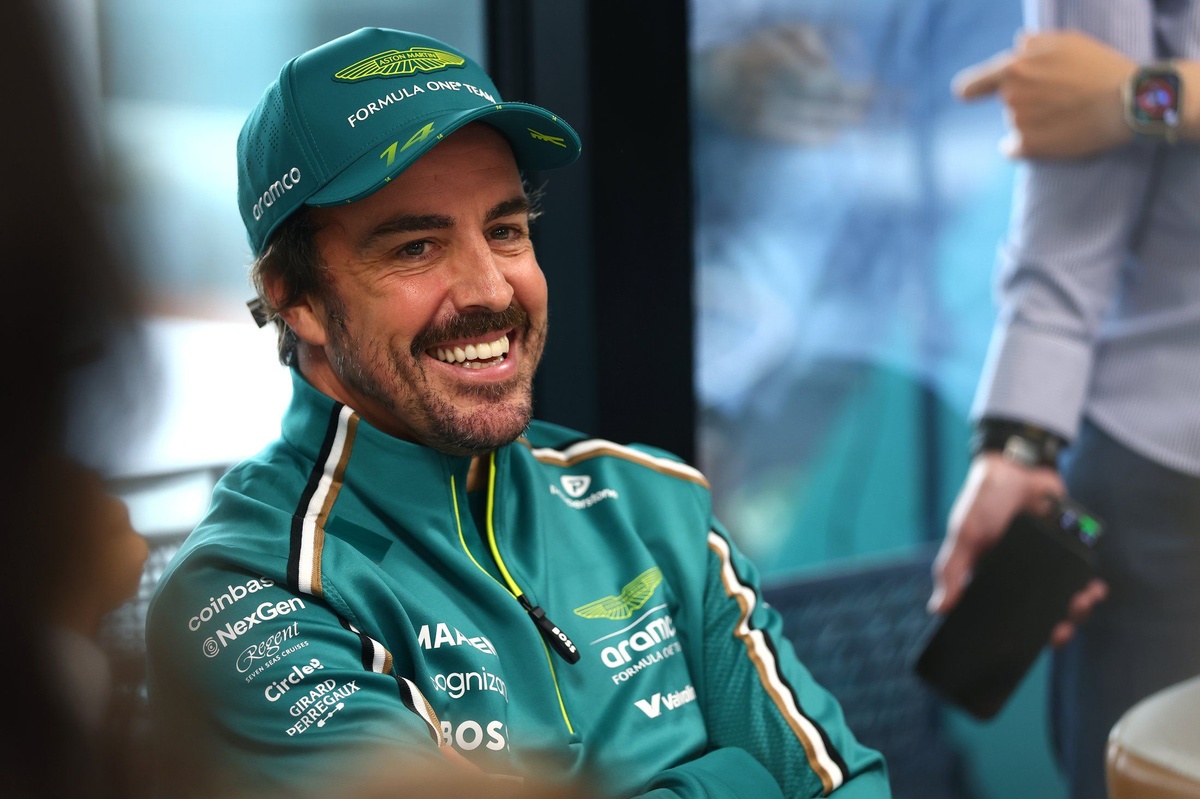 Alonso: &quot;Bu sezonki hedefimiz Aston Martin'in beşinci olması&quot;