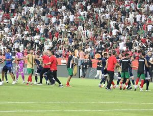 Amedspor-Erzurumspor maçı sonrası ortalık karıştı! Devreye polisler girdi…
