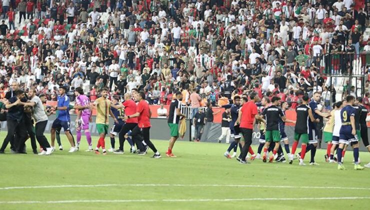 Amedspor-Erzurumspor maçı sonrası ortalık karıştı! Devreye polisler girdi…