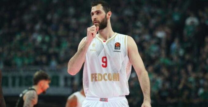 Anadolu Efes Georgios Papagiannis’i kadrosuna kattı