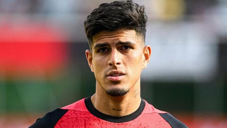 Arsenal, Tottenham’ın elinden Hincapie’yi de alıyor