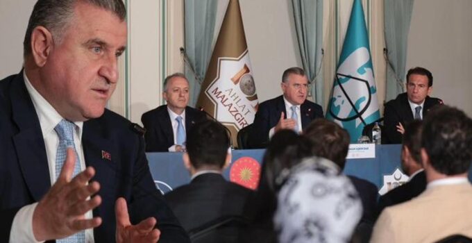Bakan Bak: Ülkemizde geleneksel sporlarda çok büyük yatırımlar var