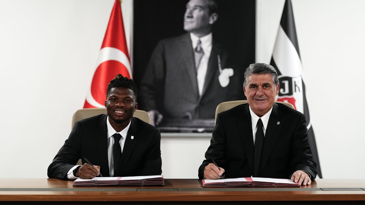 Beşiktaş El Bilal Toure’yi resmen açıkladı!