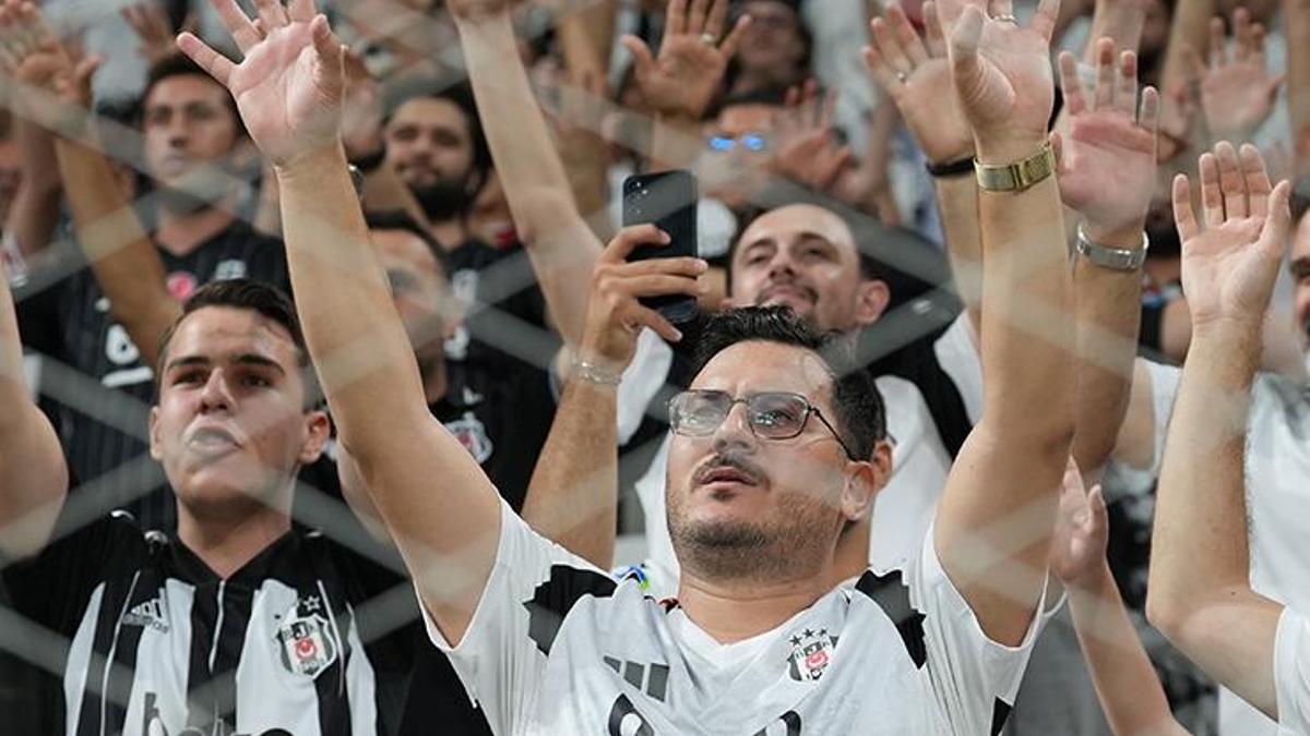 Beşiktaş taraftarından Solskjaer’e ve futbolculara büyük tepki! ‘Serdal Adalı hoca alsana’