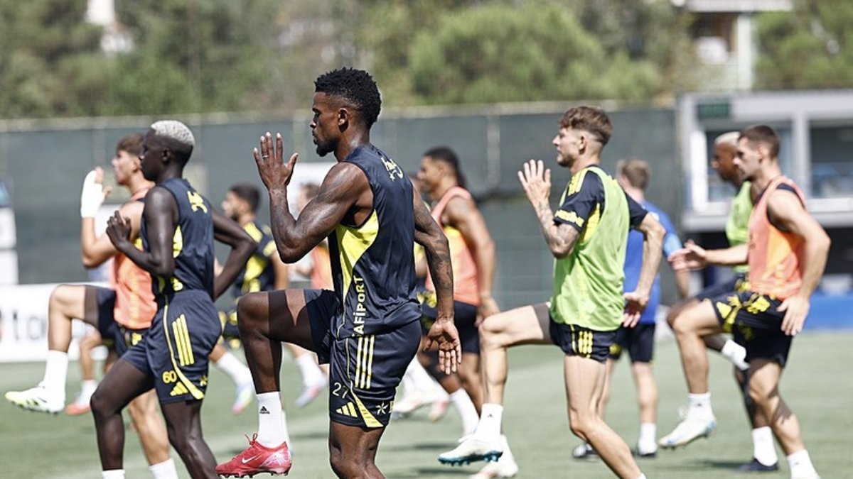 Fenerbahçe, Feyenoord maçı hazırlıklarını sürdürdü