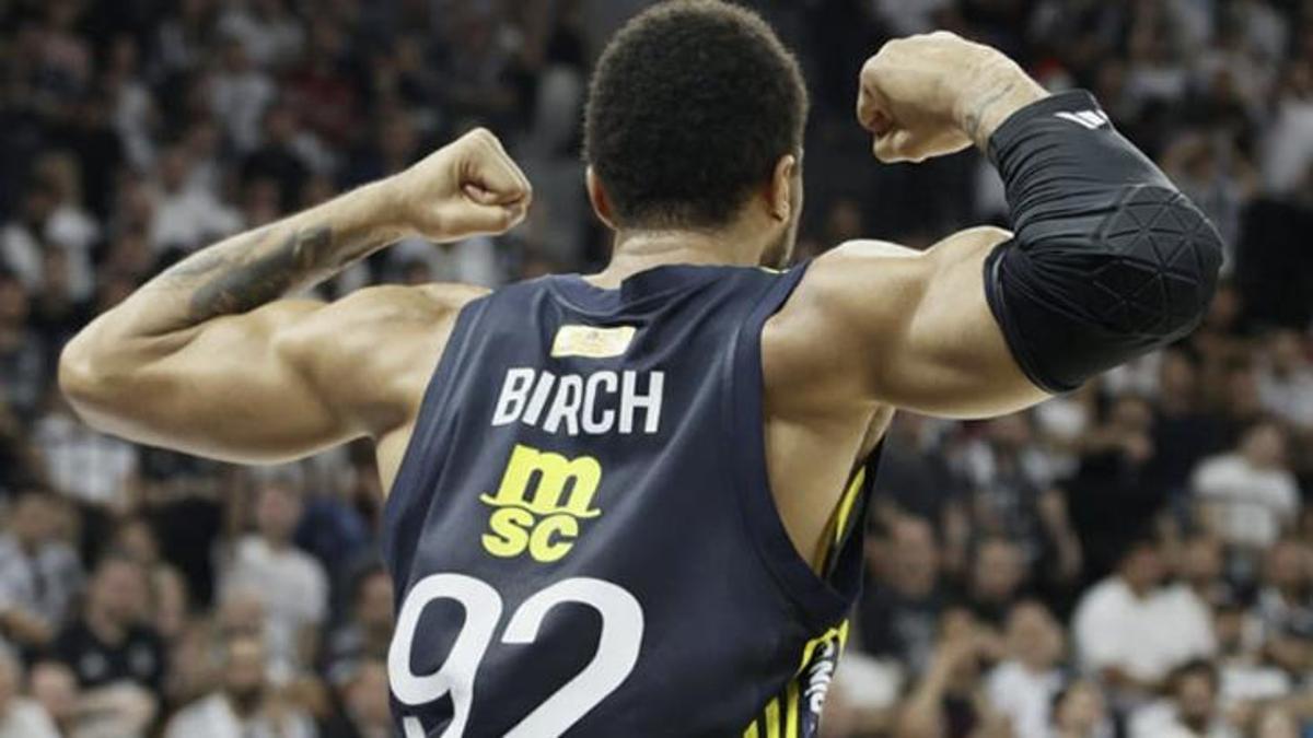 Fenerbahçe resmen açıkladı: 1 yıllık sözleşme