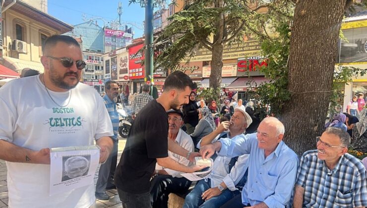 Fenerbahçe taraftarları Jose Mourinho’nun gidişini çekme helva dağıtarak kutladı!