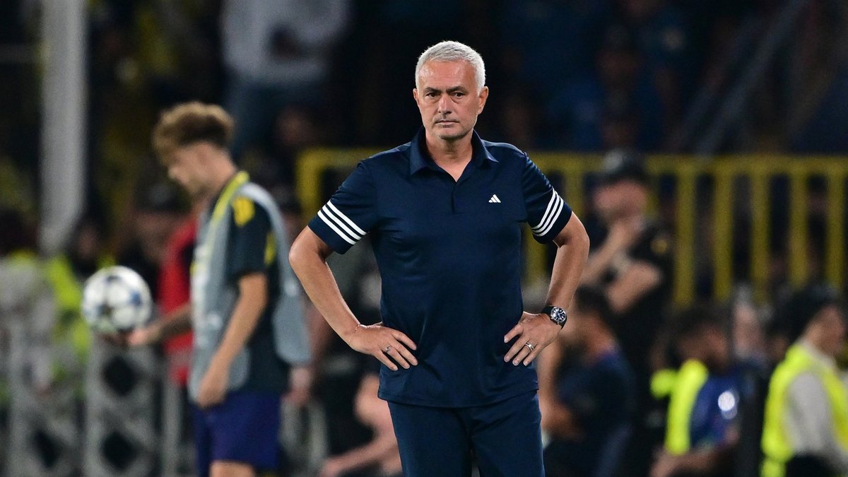 Fenerbahçe’de Jose Mourinho Benfica maçı sonrası konuştu! ’Kırmızı karttan sonra…’