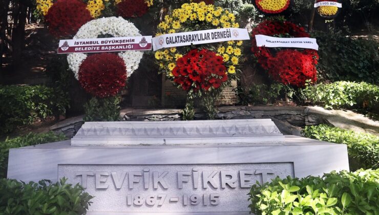 Galatasaray Kulübü, Tevfik Fikret’i kabri başında andı