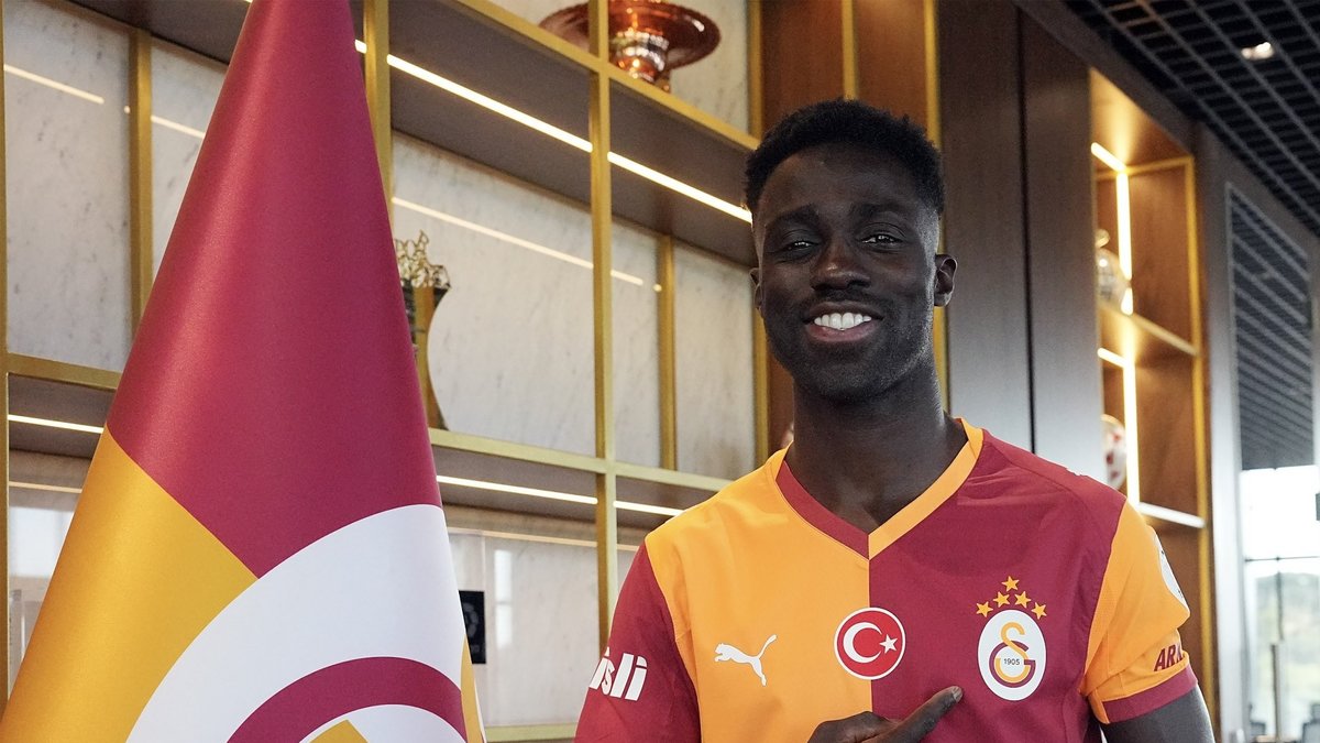 Galatasaray Sanchez ile sözleşme uzattı!