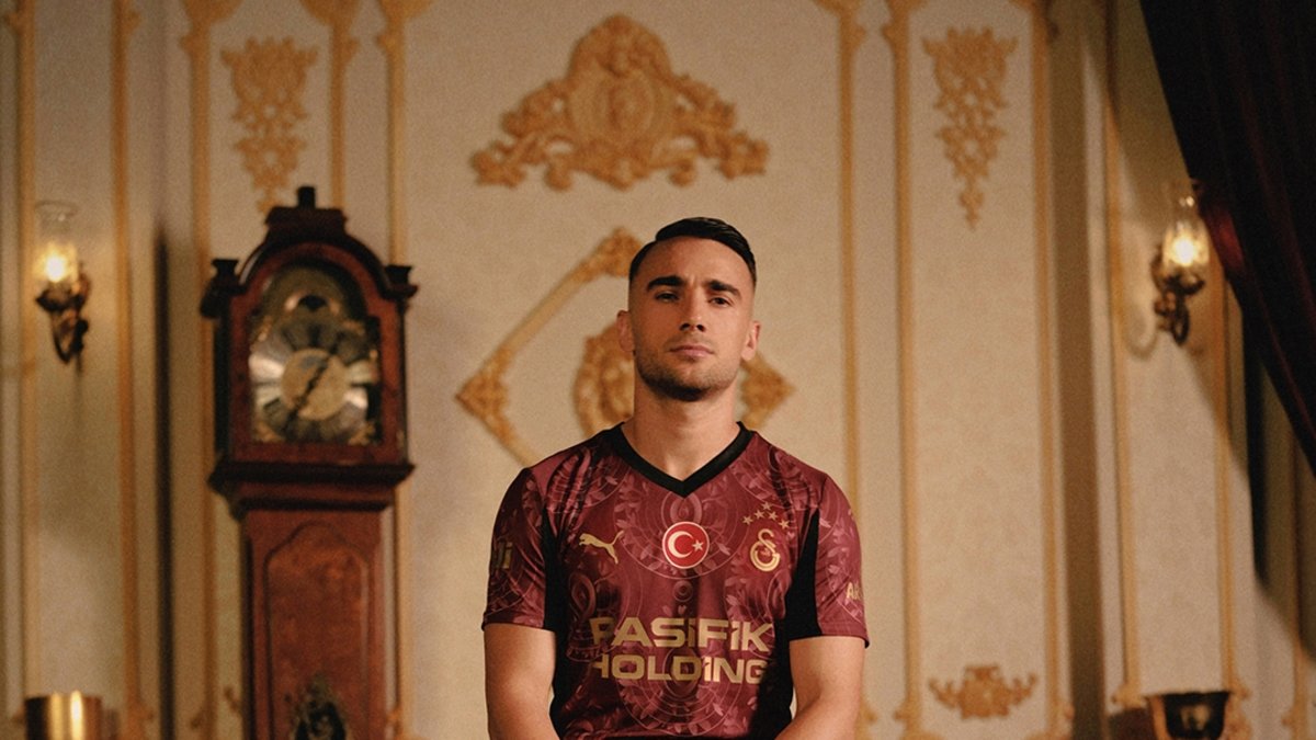 Galatasaray yeni sezon alternatif formasını tanıttı