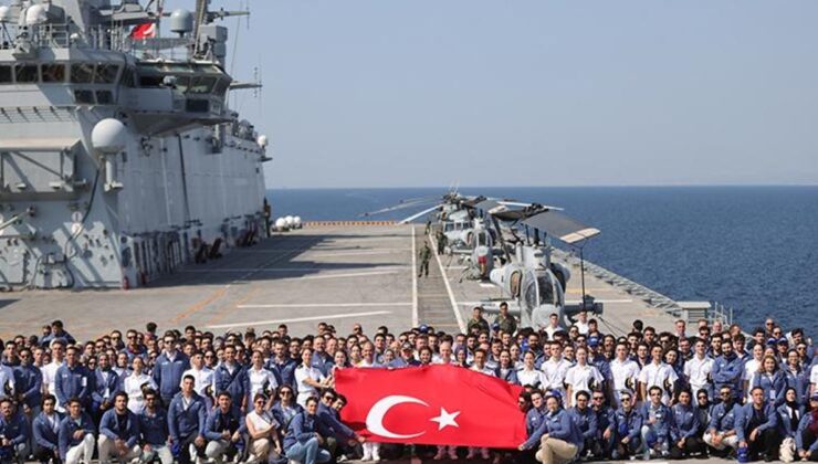 Gençler, Zafer Haftası’nda TCG Anadolu ile yolculuk yaptı
