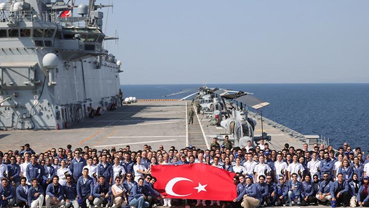 Gençler, Zafer Haftası’nda TCG Anadolu ile yolculuk yaptı