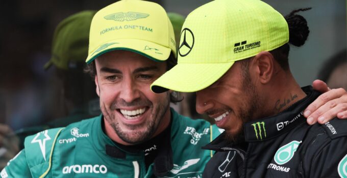 Lewis Hamilton, Verstappen-Alonso ikilisi ile rekabetten mutlu