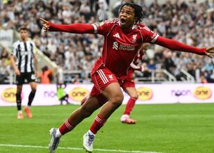 Liverpool, Newcastle United’ı 16 yaşındaki Ngumoha ile yıktı!