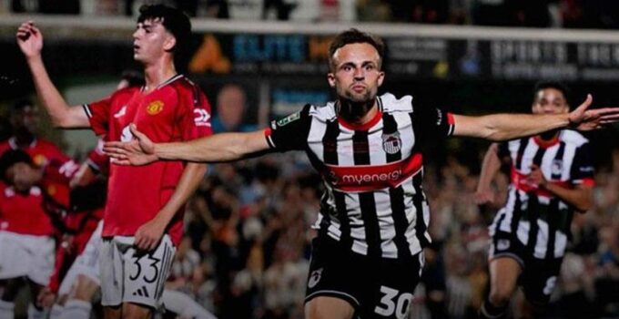 Manchester United Lig Kupası’nda 4. lig takımına elendi! ‘Dev katili’ Grimsby Town