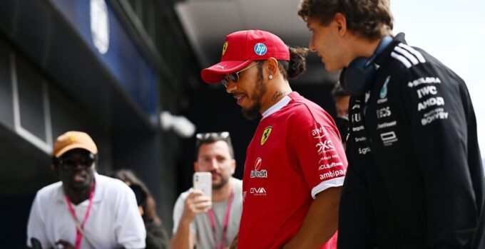 Mercedes: &quot;Hamilton, genç pilotlar için harika bir müttefik&quot;