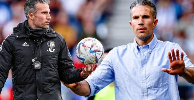 Robin van Persie Feyenoord-Fenerbahçe maçı öncesi kötü haberi açıkladı