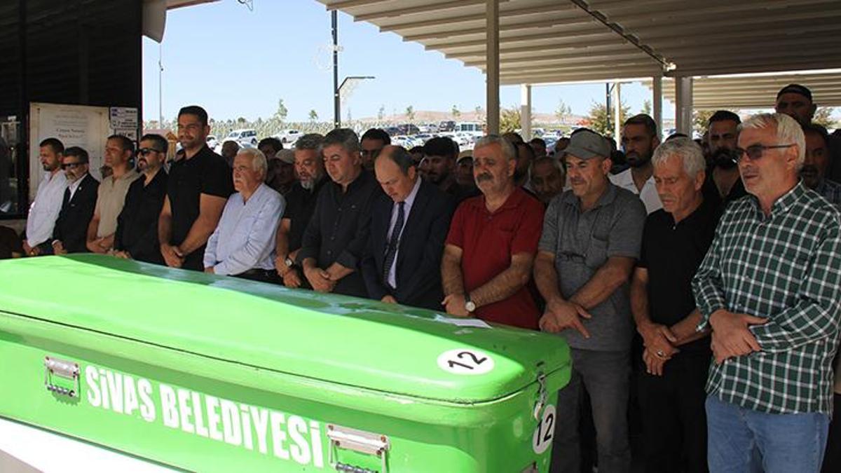 Taha Akgül’ün dedesi son yolculuğuna uğurlandı