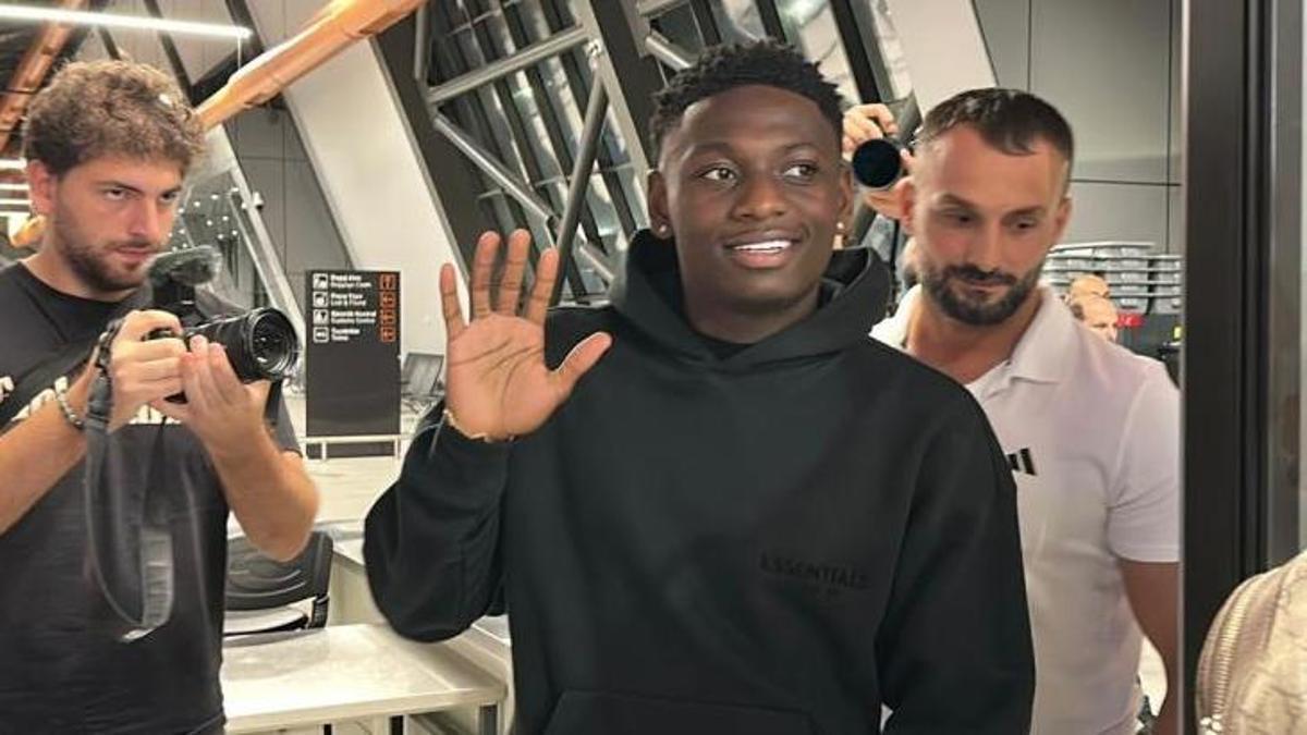 Trabzonspor’un yeni transferi Trabzon’da! Havalimanında coşkulu karşılama