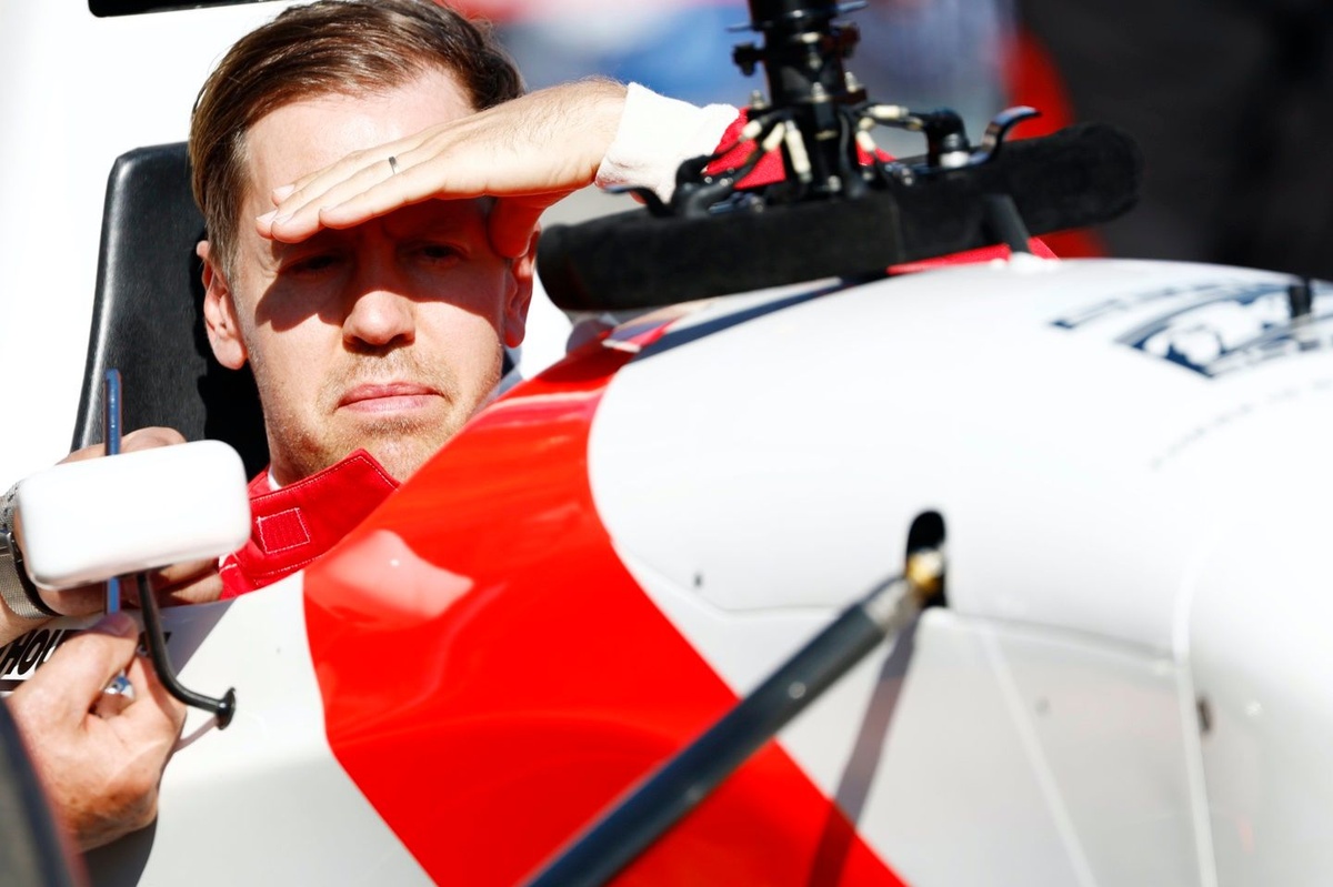 Vettel: &quot;İstesem F1'e dönerim ama pilot olarak değil&quot;