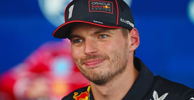 Villeneuve: &quot;Verstappen'in uzun zamandır güçlü bir takım arkadaşı yok&quot;