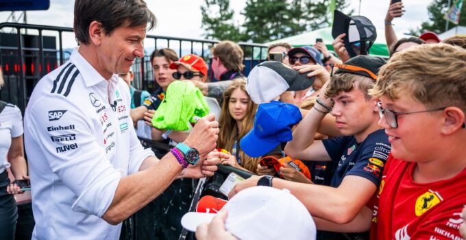 Wolff: &quot;2026'da Mercedes-Ferrari savaşı görmek istiyorum&quot;