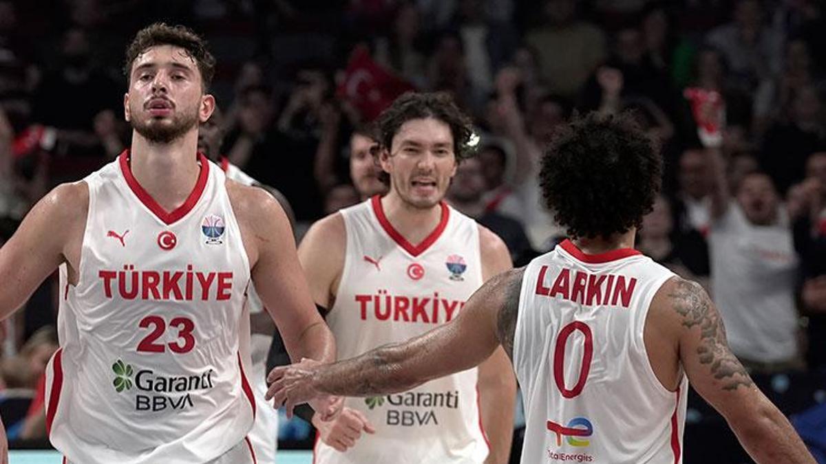 12 Dev Adam’ın Sırbistan galibiyetine usta isimden yorum: Destan yazıyor