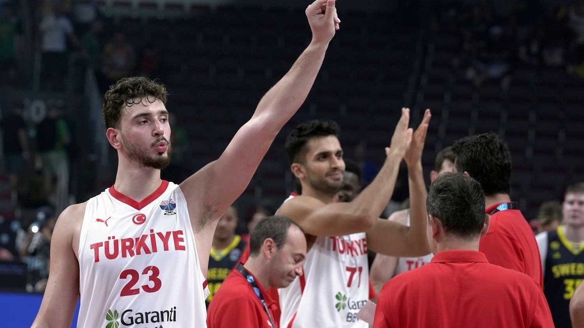A Milli Basketbol Takımı yarı final için sahaya çıkıyor