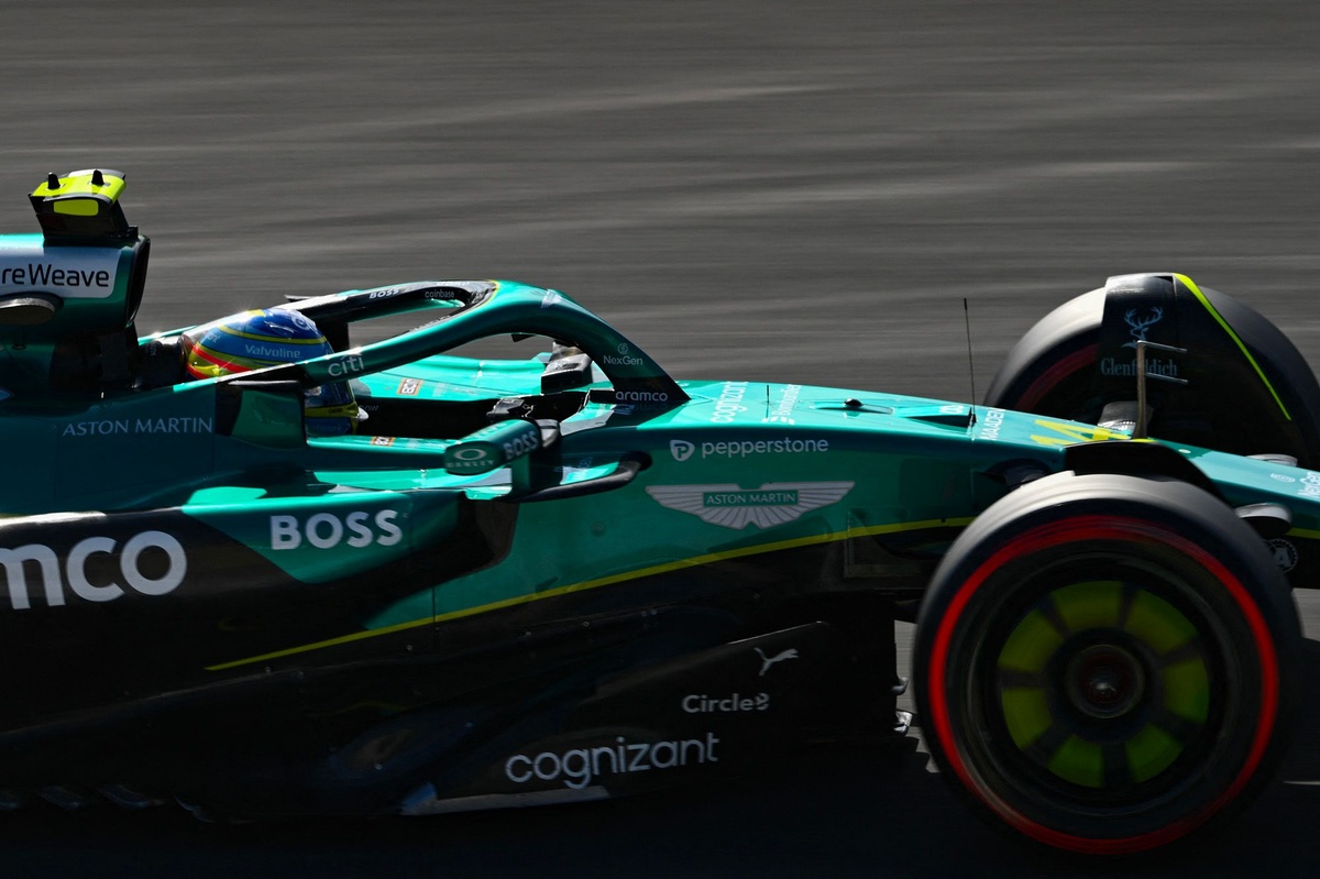 Alonso'nun süspansiyonu çakıl taşları yüzünden hasar görmüş