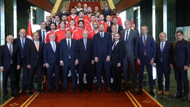 Cumhurbaşkanı Erdoğan, Avrupa ikincisi A Erkek Milli Takımımızı kabul etti