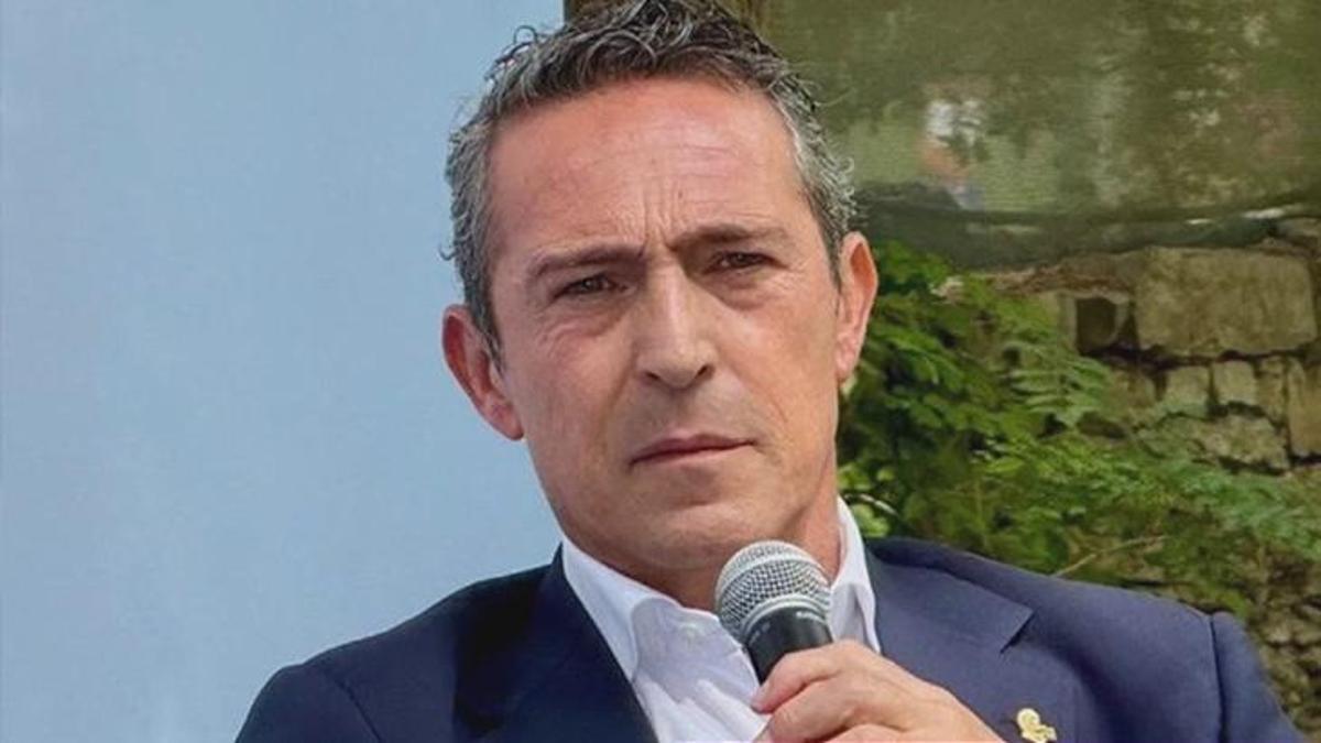Fenerbahçe başkanı Ali Koç ‘”Teknik direktörümüz yerli mi, yabancı mı olsun?’ oylaması yaptırdı