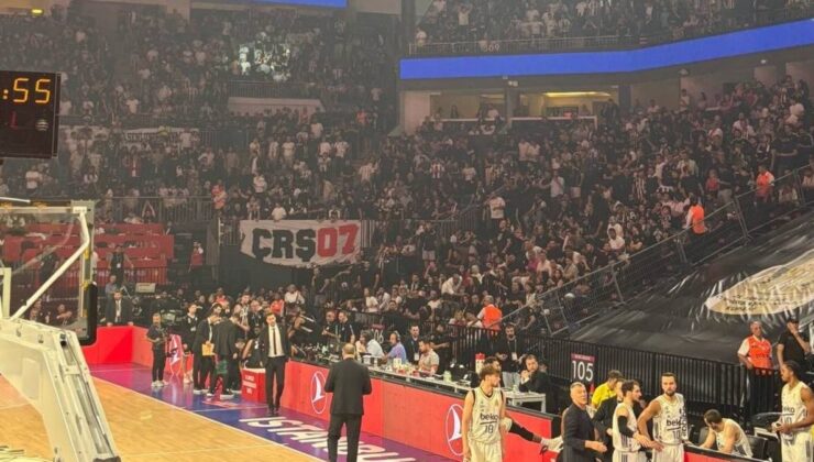 Fenerbahçe Beko-Beşiktaş GAİN maçında hakemler soyunma odasına gitti