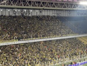 Fenerbahçe tribünlerinde Ali Koç istifa sesleri!