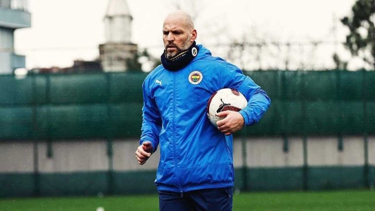 Fenerbahçe’de kaleci antrenörü Sandro Zufic takımdan ayrıldı