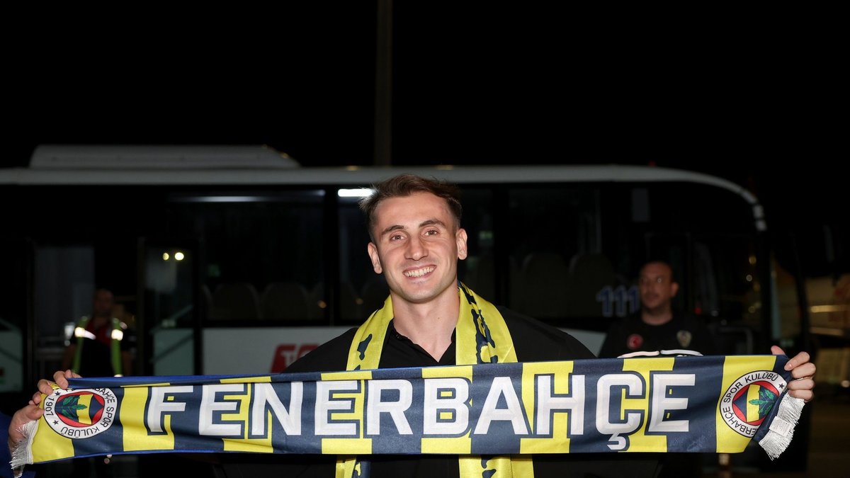 Fenerbahçe’nin yeni transferi Kerem Aktürkoğlu İstanbul’a geldi