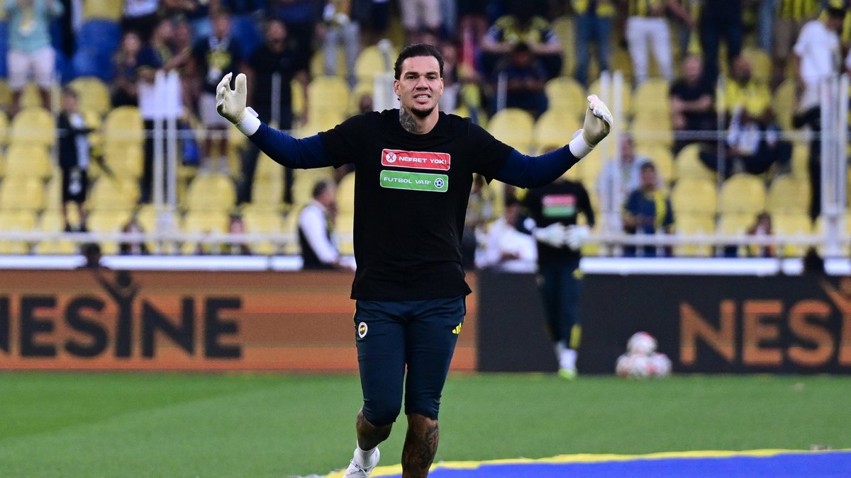 Fenerbahçeli taraftarlardan Galatasaray’a Ederson göndermesi