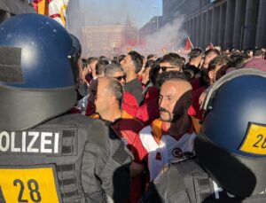 Galatasaray taraftarlarından Almanya’da protesto! Kahrolsun İsrail, Filistin’e özgürlük!