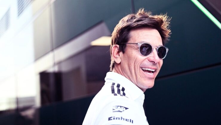 Wolff: &quot;Mercedes yeniden kazanana kadar takım patronu olarak kalacağım&quot;
