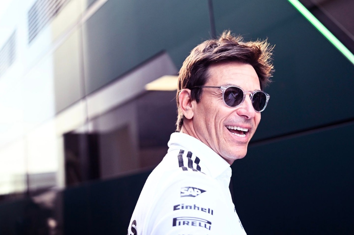 Wolff: &quot;Mercedes yeniden kazanana kadar takım patronu olarak kalacağım&quot;